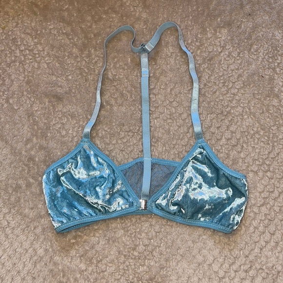 🆕 Ijak baby blue crushed velvet bralette - Picture 1 of 2
